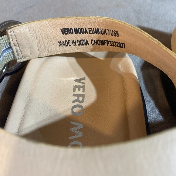 🆕 Vero Moda T-Bar Sandals NAT women’s size 9 - Picture 4 of 8